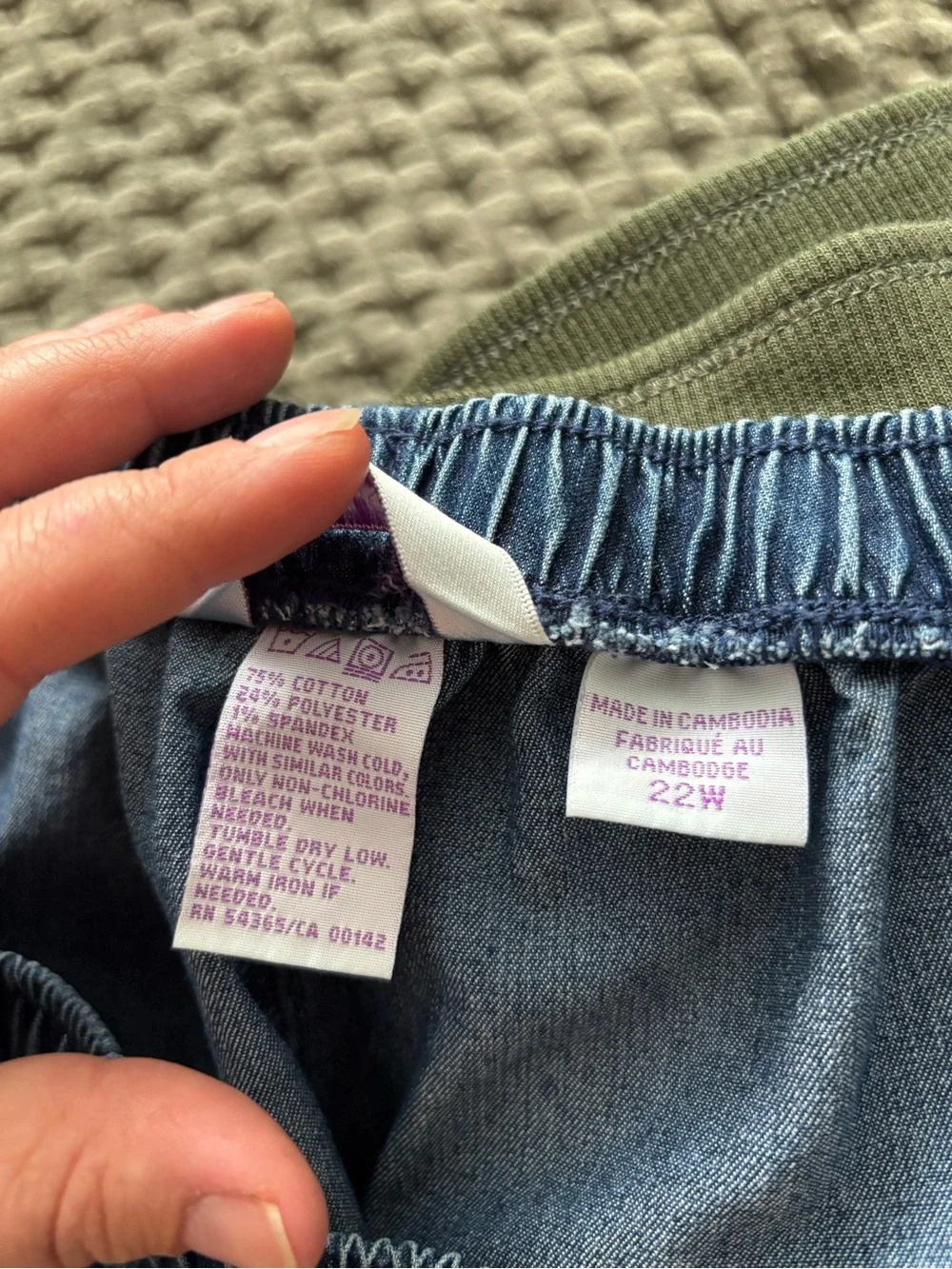 145.) Alia / Denim / Straight Leg Capris - Picture 5 of 6